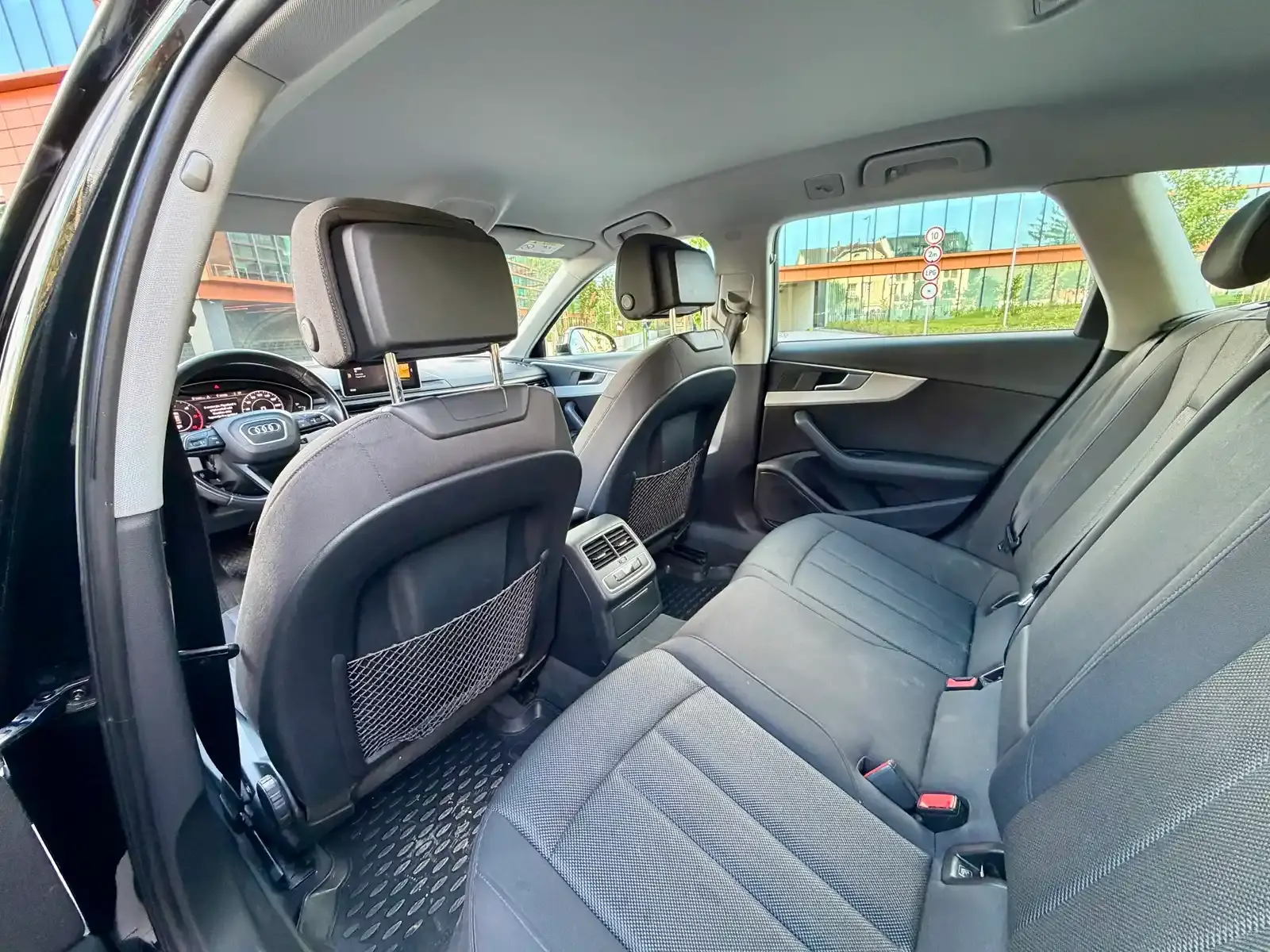 Audi A4 2.0 TDI bérlés Budapest – 9. kép